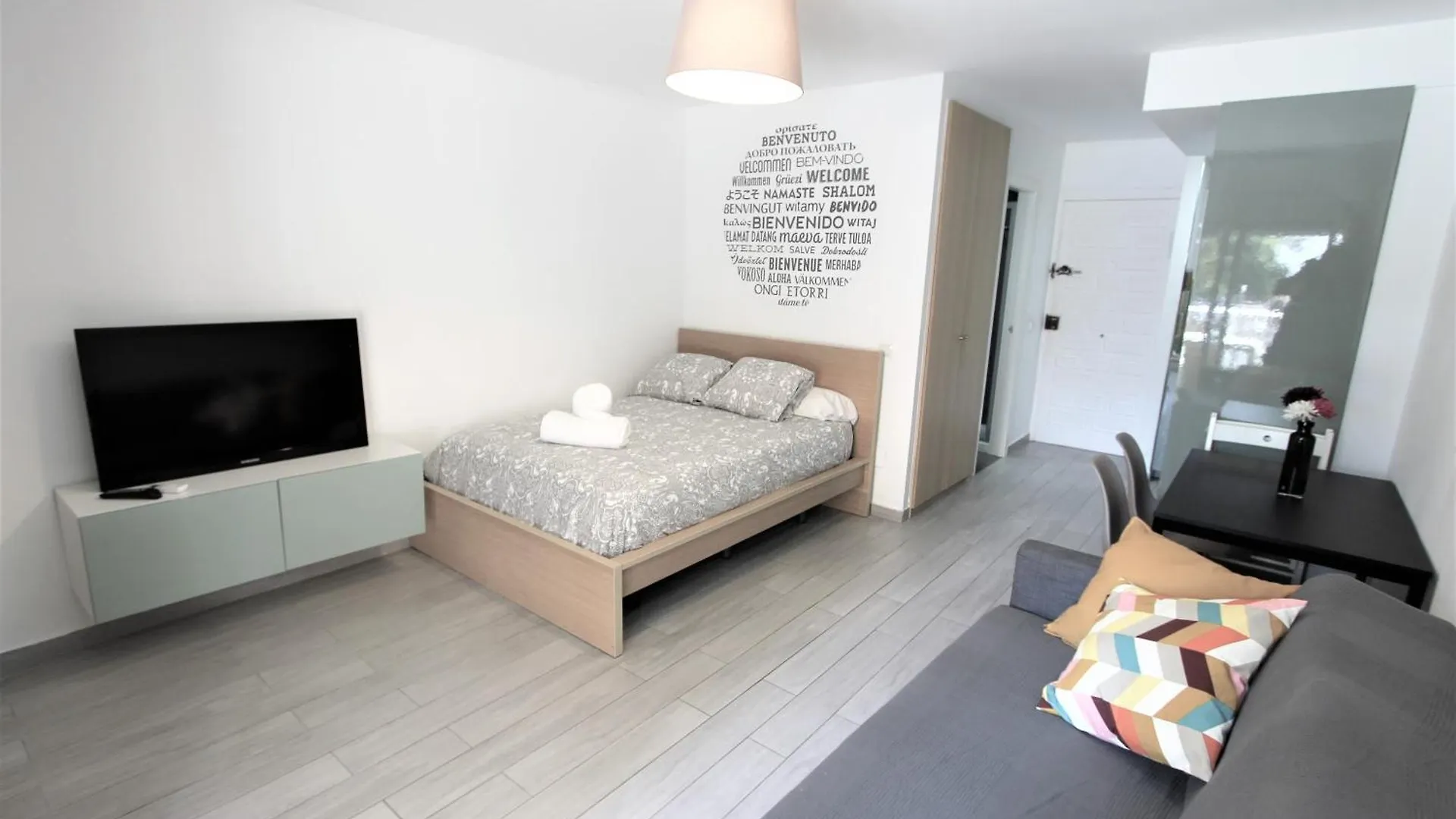 Estudio 19 Minerva Apartamentos-Piscina365-Playa-Wifi بينالماذينا 0*,