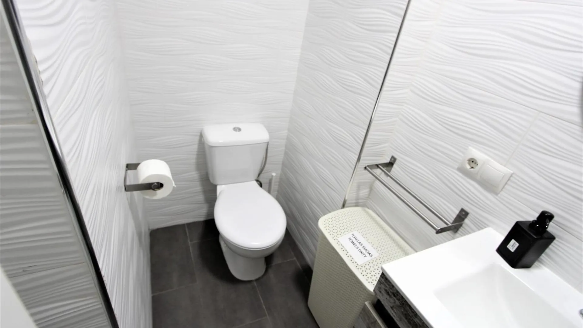 Estudio 19 Minerva Apartamentos-Piscina365-Playa-Wifi بينالماذينا 0*,