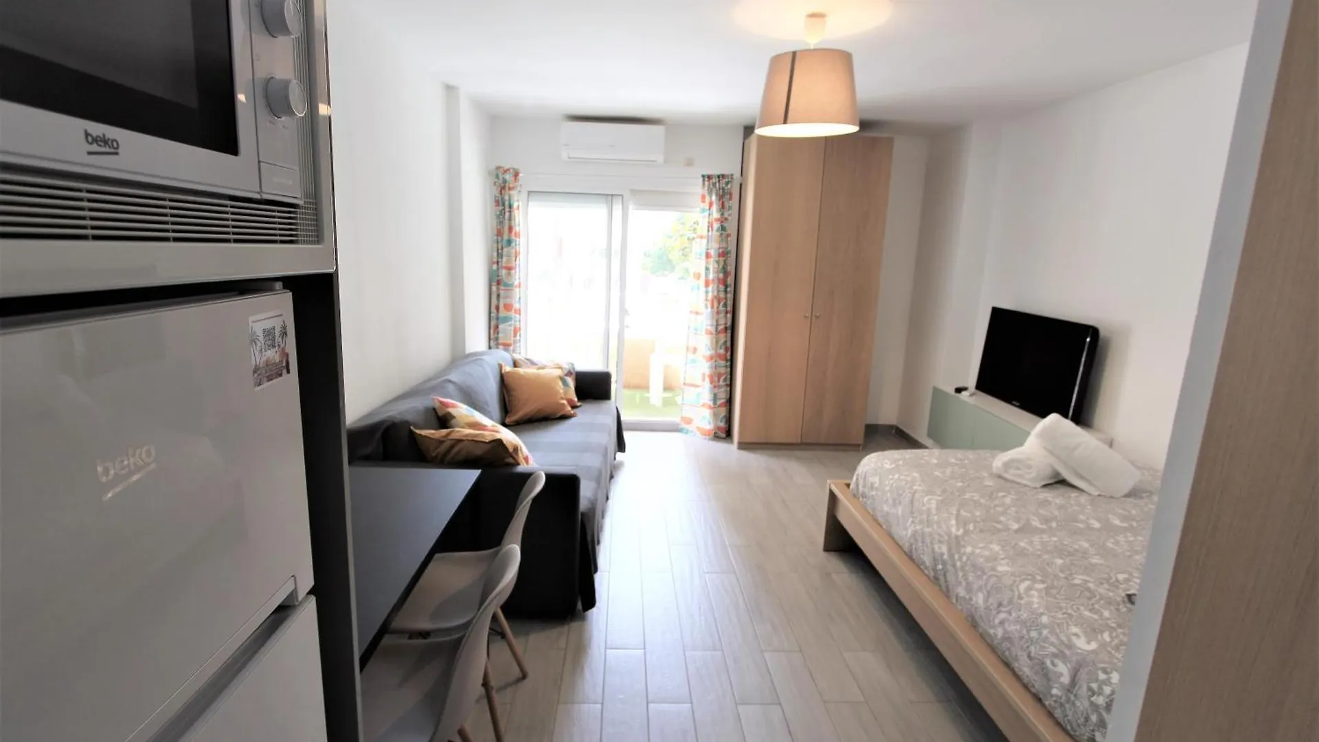 Estudio 19 Minerva Apartamentos-Piscina365-Playa-Wifi بينالماذينا 0*,  إسبانيا